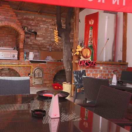 La Storia Guest House Pitesti Ngoại thất bức ảnh