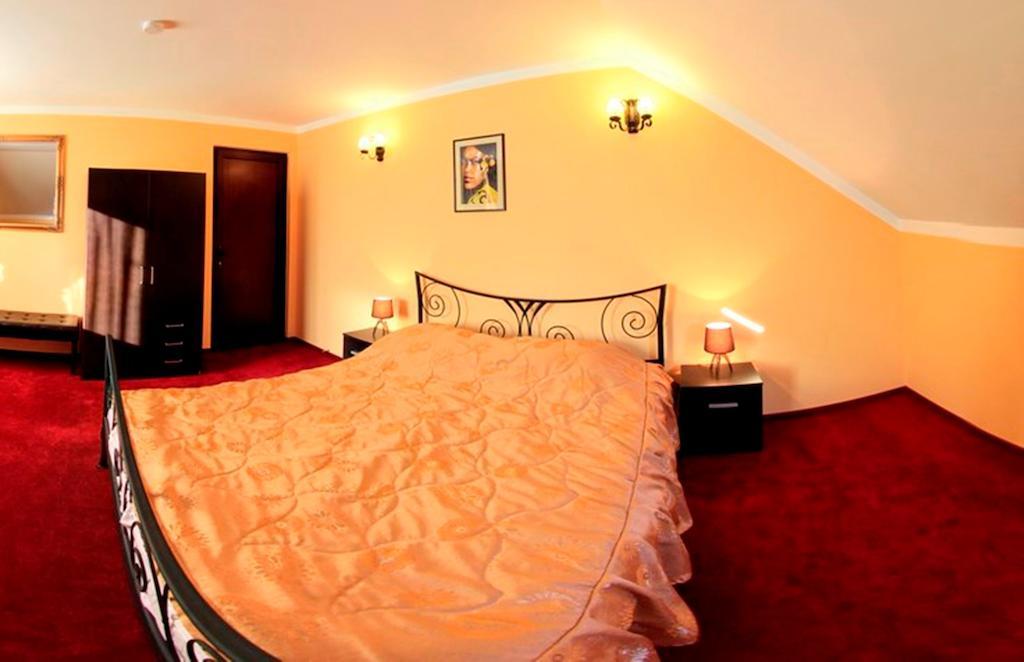 La Storia Guest House Pitesti Ngoại thất bức ảnh