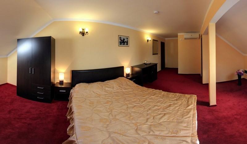 La Storia Guest House Pitesti Ngoại thất bức ảnh