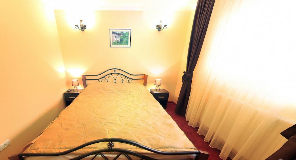 La Storia Guest House Pitesti Ngoại thất bức ảnh