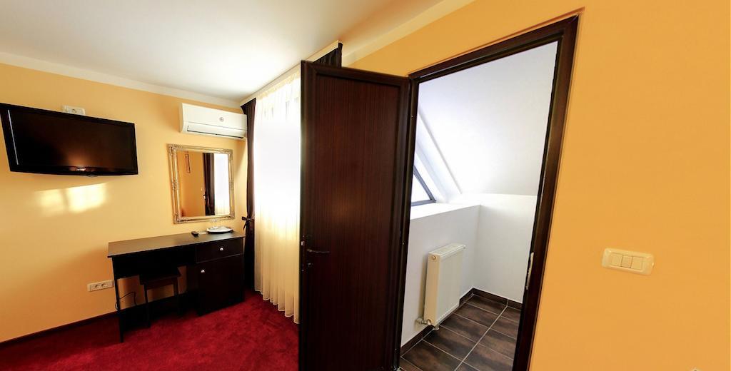 La Storia Guest House Pitesti Ngoại thất bức ảnh