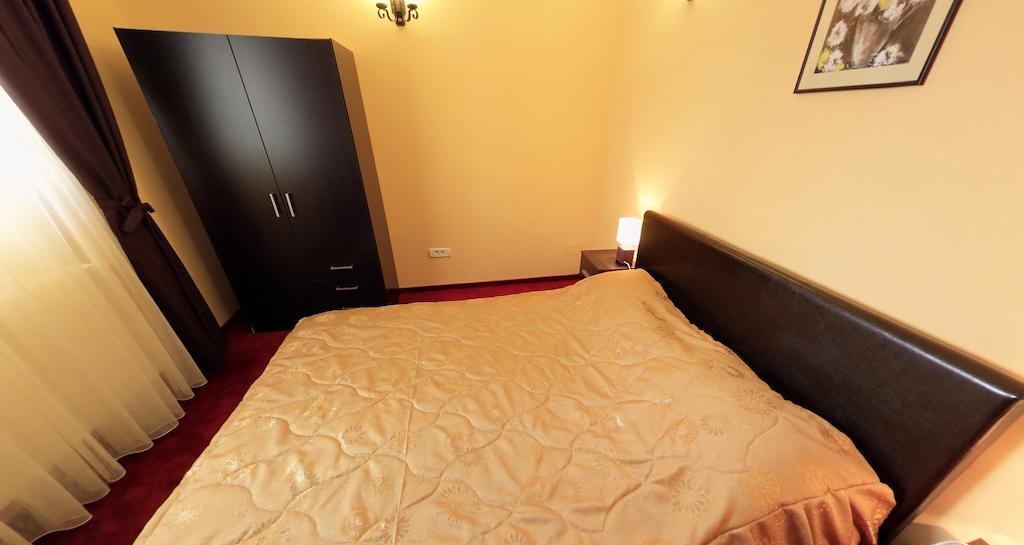 La Storia Guest House Pitesti Ngoại thất bức ảnh