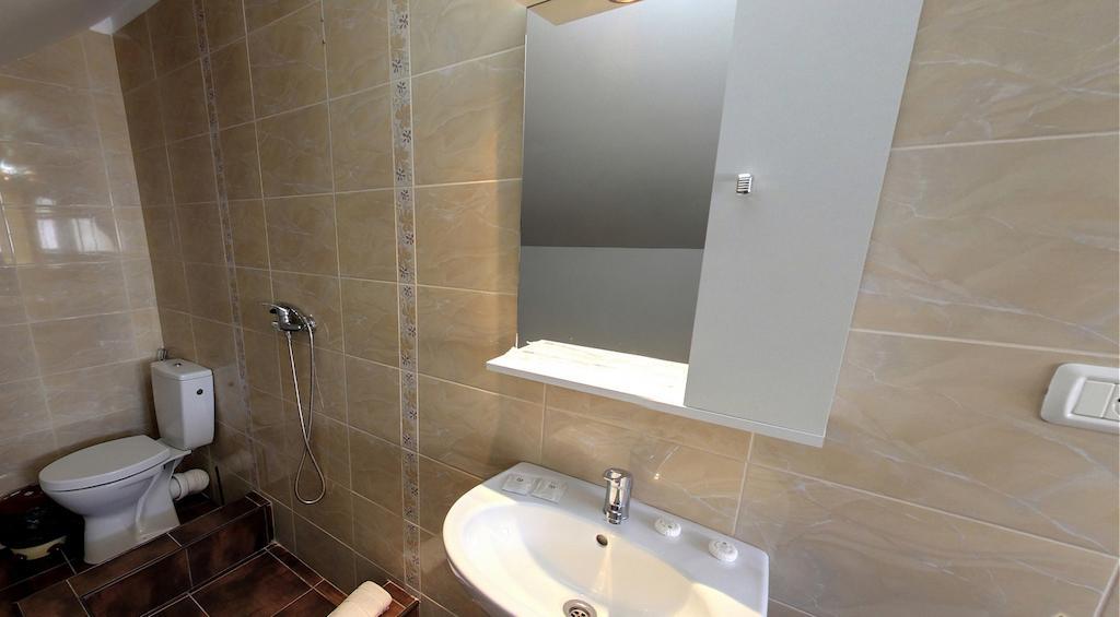 La Storia Guest House Pitesti Phòng bức ảnh