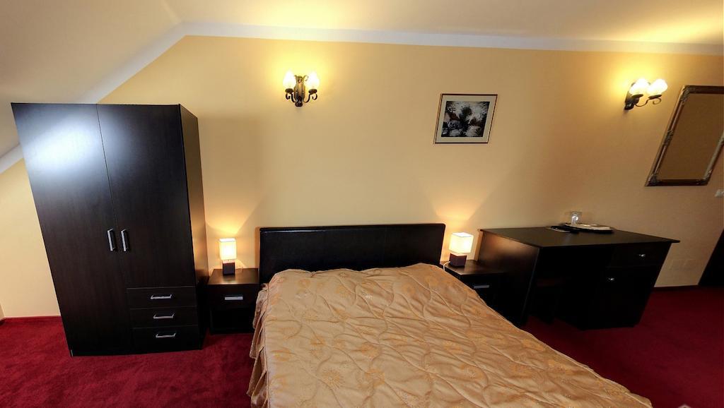 La Storia Guest House Pitesti Ngoại thất bức ảnh