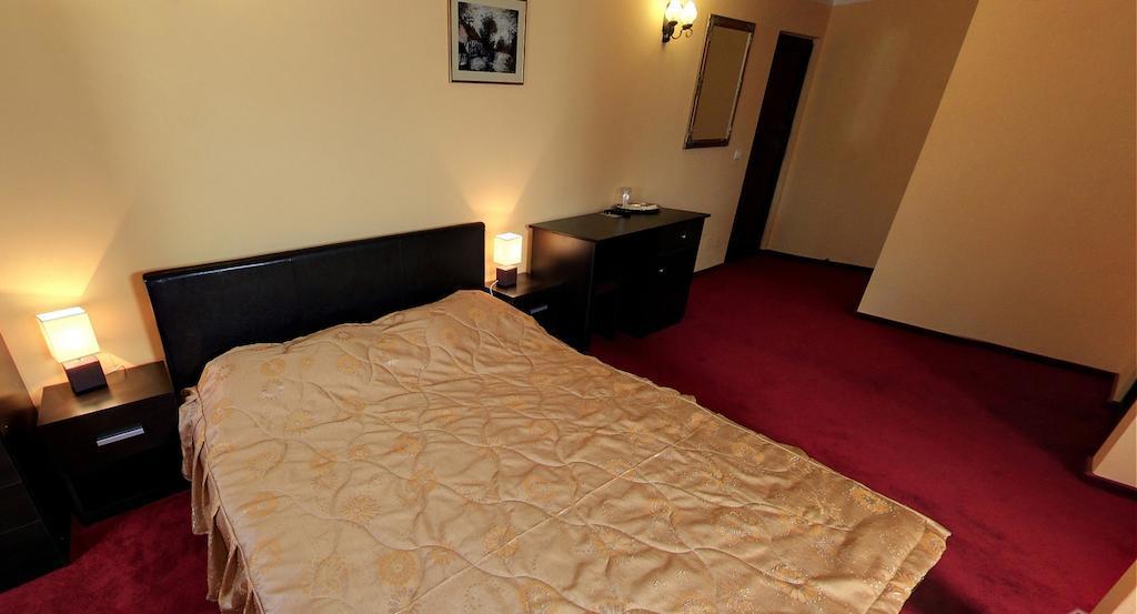 La Storia Guest House Pitesti Ngoại thất bức ảnh