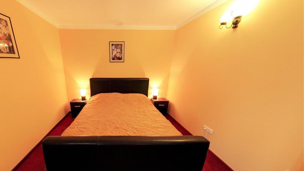 La Storia Guest House Pitesti Ngoại thất bức ảnh