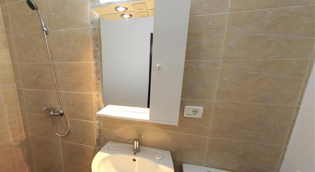 La Storia Guest House Pitesti Ngoại thất bức ảnh
