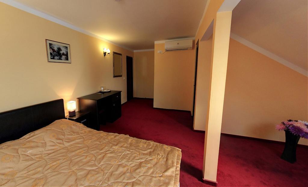 La Storia Guest House Pitesti Ngoại thất bức ảnh