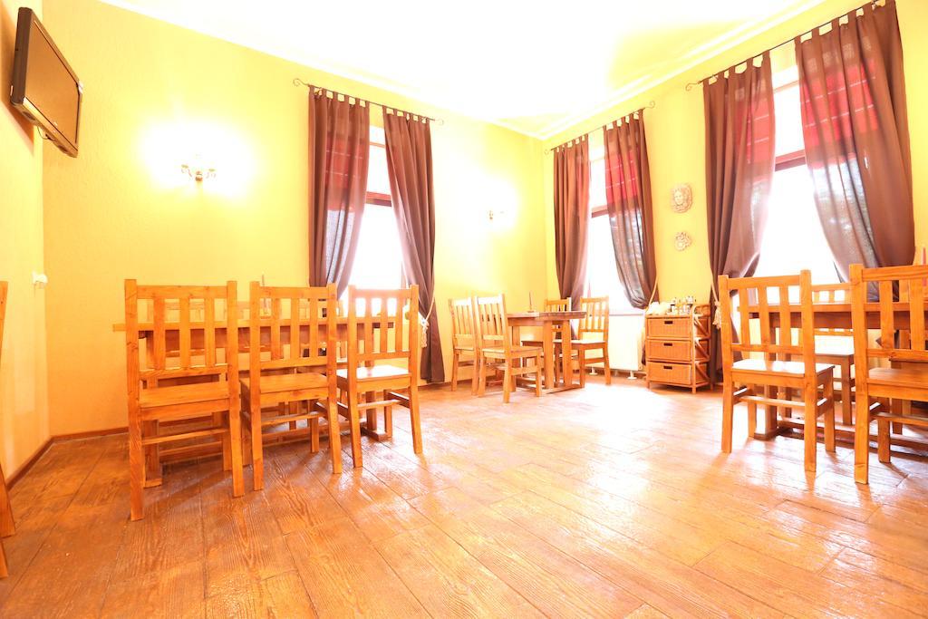 La Storia Guest House Pitesti Ngoại thất bức ảnh