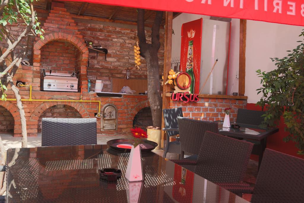 La Storia Guest House Pitesti Ngoại thất bức ảnh
