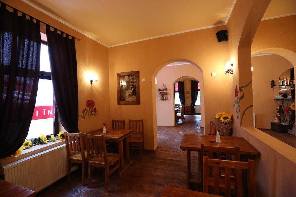 La Storia Guest House Pitesti Ngoại thất bức ảnh