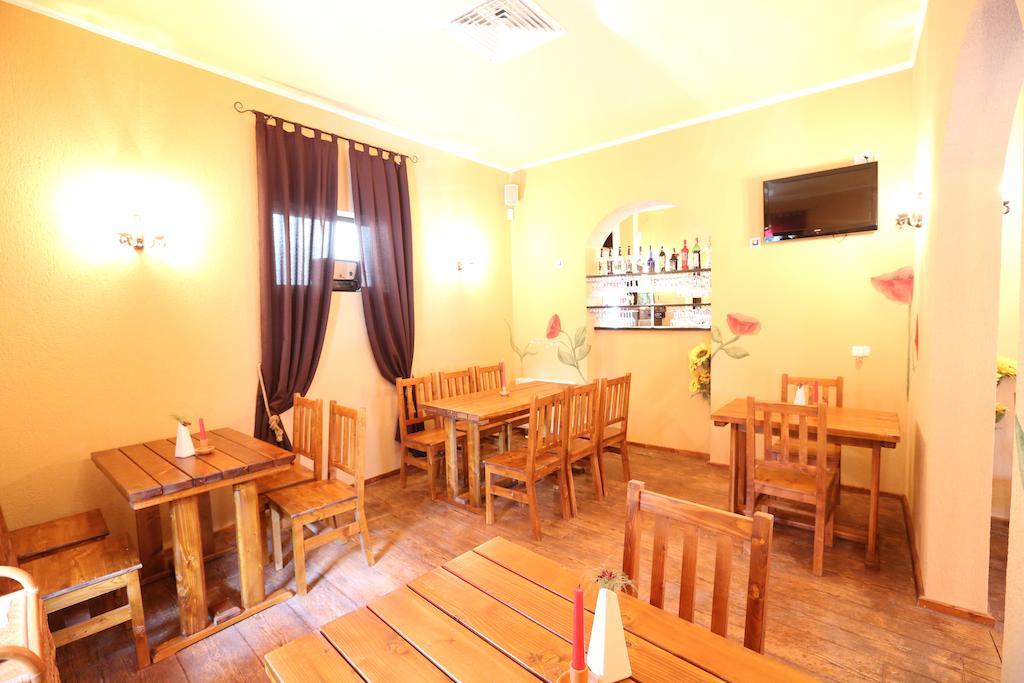 La Storia Guest House Pitesti Ngoại thất bức ảnh